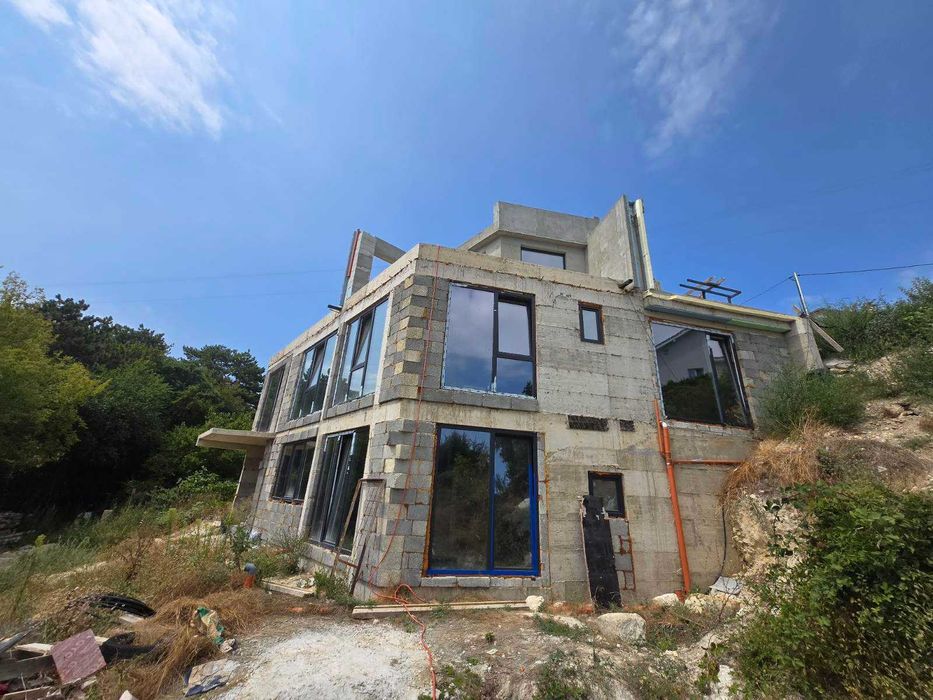 Голяма къща с морска панорама