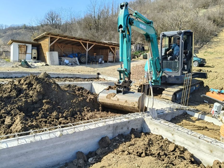 Prestări servicii / inchiriez excavator 5.5 to
