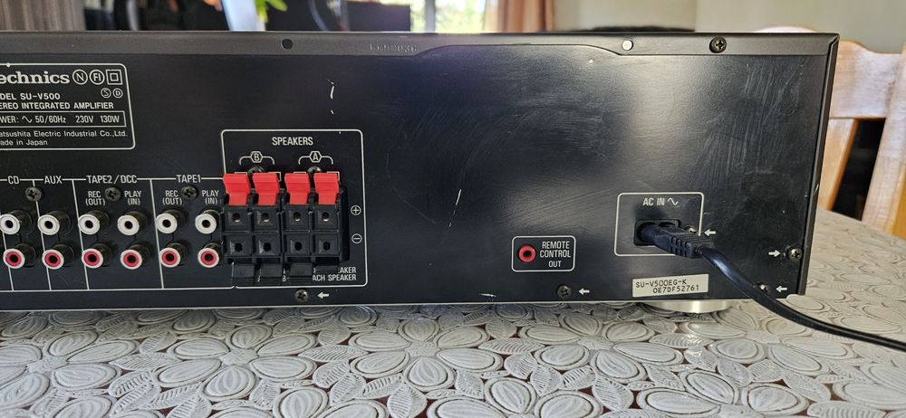 Продавам hi fi. Усилвател technics SU-v 500