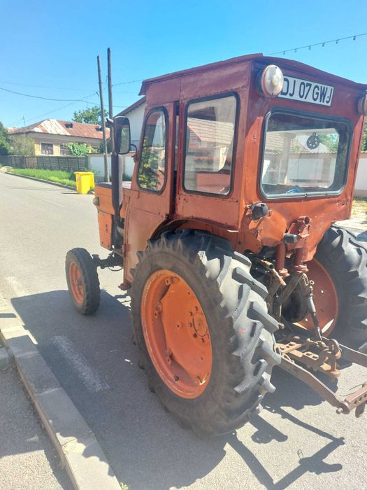 Tractor universal 445-v