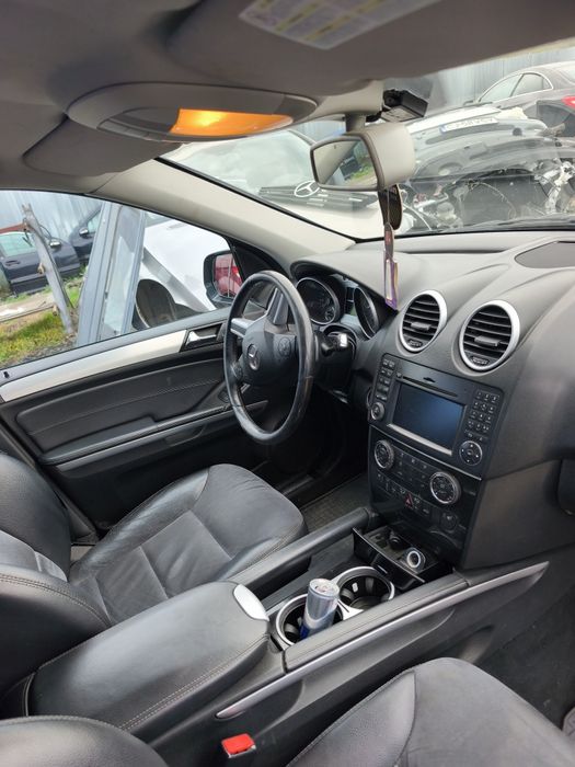 Dezmembrez Mercedes ML