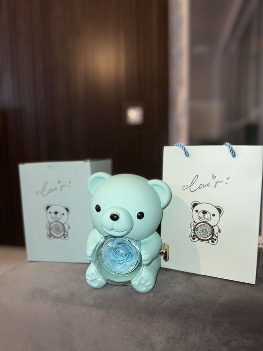 Луксозно Подаръчно Мече с Роза и Колие- Перфектният Романтичен Подарък