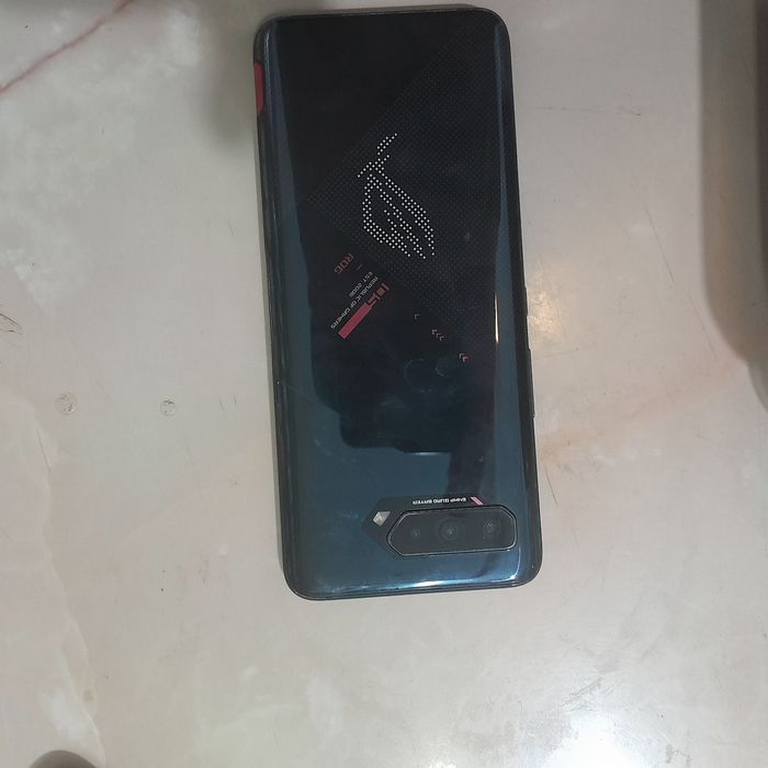 ASUS Rog fhone5s