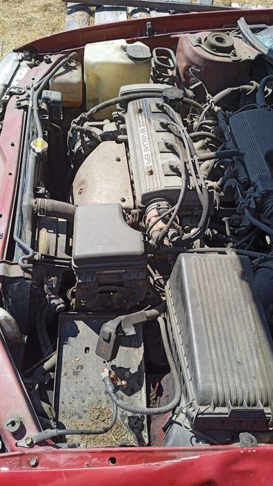 Тойота  карина  е  седан  на  разбор