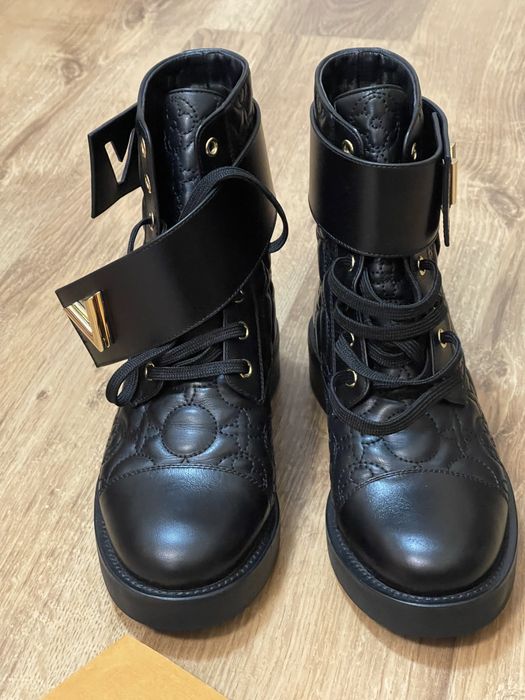 Продам оригинал сапоги, кожаные, бренд Louis Vuitton