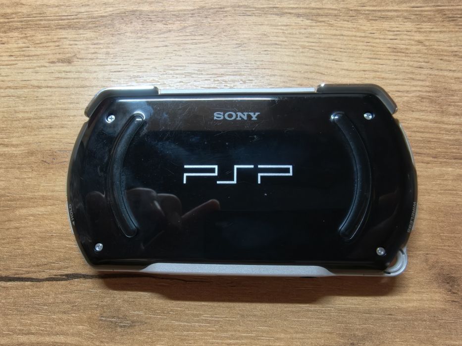 Продам игровую Psp n1000