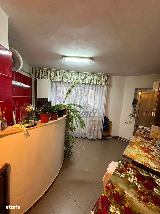 Apartament decomandat,Craiovița Nouă,centrală proprie,etaj intermediar