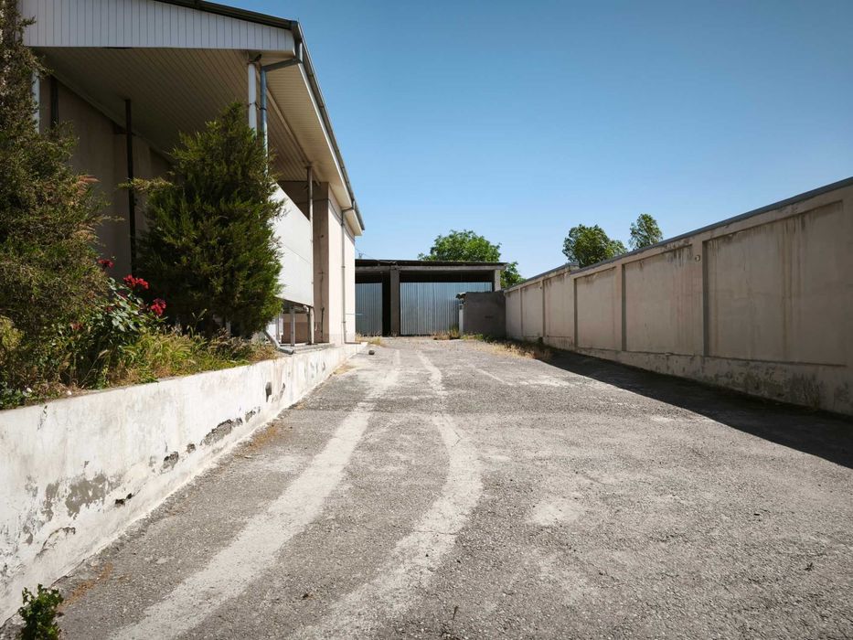 Yu  Продаётся холодильный комплекс 34сотки в Янгиюльском районе, торг