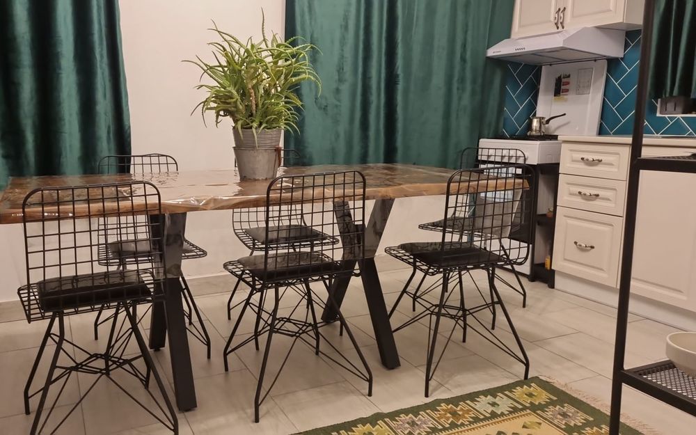 Casa cu șemineu, curte mare și vatra de foc