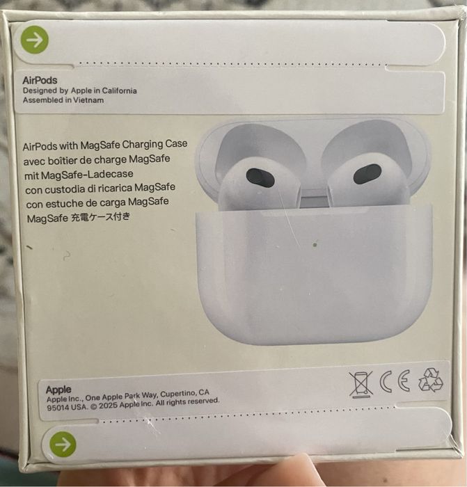 Продам новые airpods 3, 40000