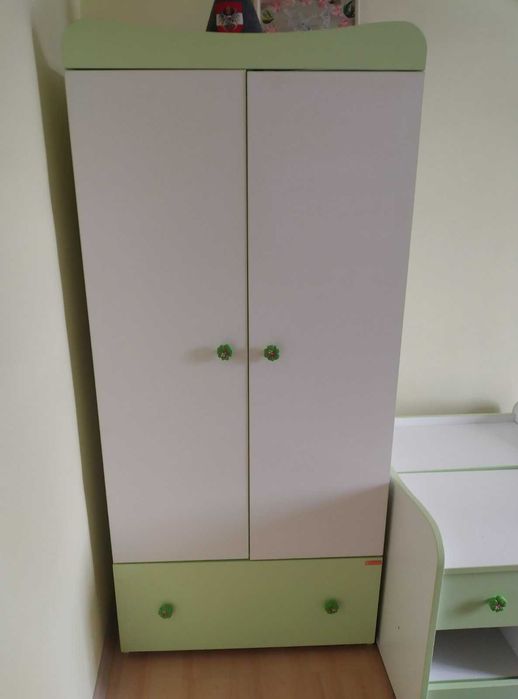 Легло и кошара в едно гардероб и бюро и матраци трансформиращи Lorelli