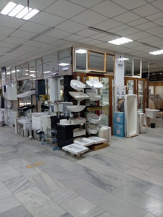 Магазин на рынке чукурсой савдо саркази в новым здание на первом этаже