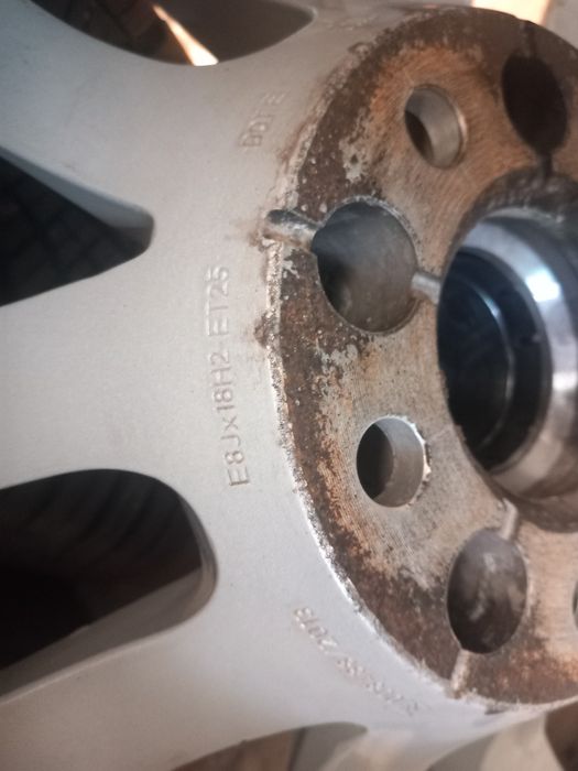 Jante touareg r18 cu anvelope de iarna 255 60 18