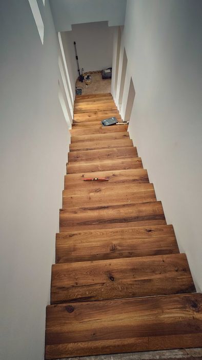 Trepte din lemn de stejar