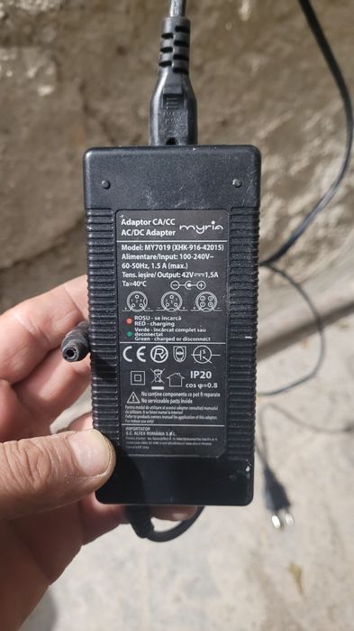 Vând alimentator trotineta Myria de 42V