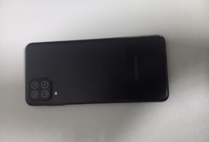 Телефон samsung a12