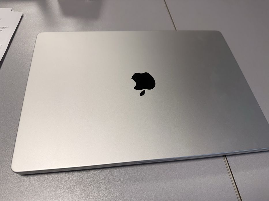Macbook pro M2 16"(2023) 16GB/512