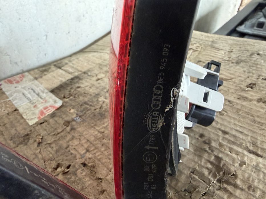 Стоп за багажника ауди а4 б7 / audi a4 b7