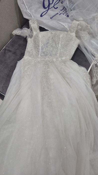 Платья свадебные и туфли