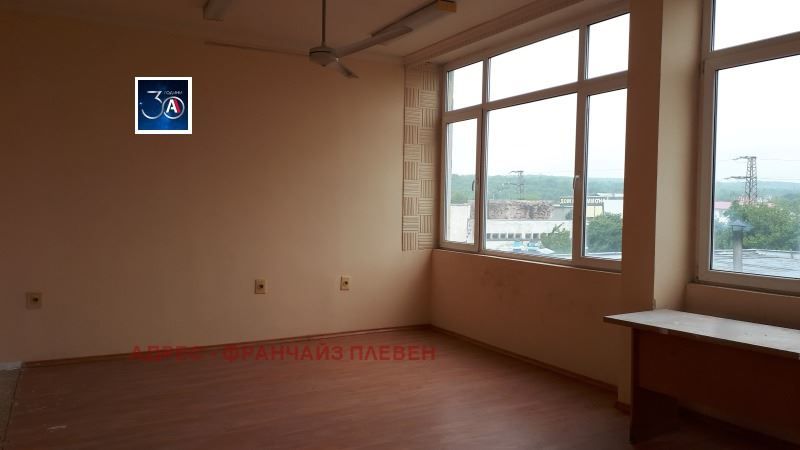 Продава се Склад в Плевен, Индустриална зона - 358 кв.м за 140 €/кв.м - Снимка #2