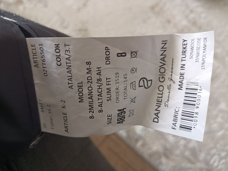 Продам  костюм новый