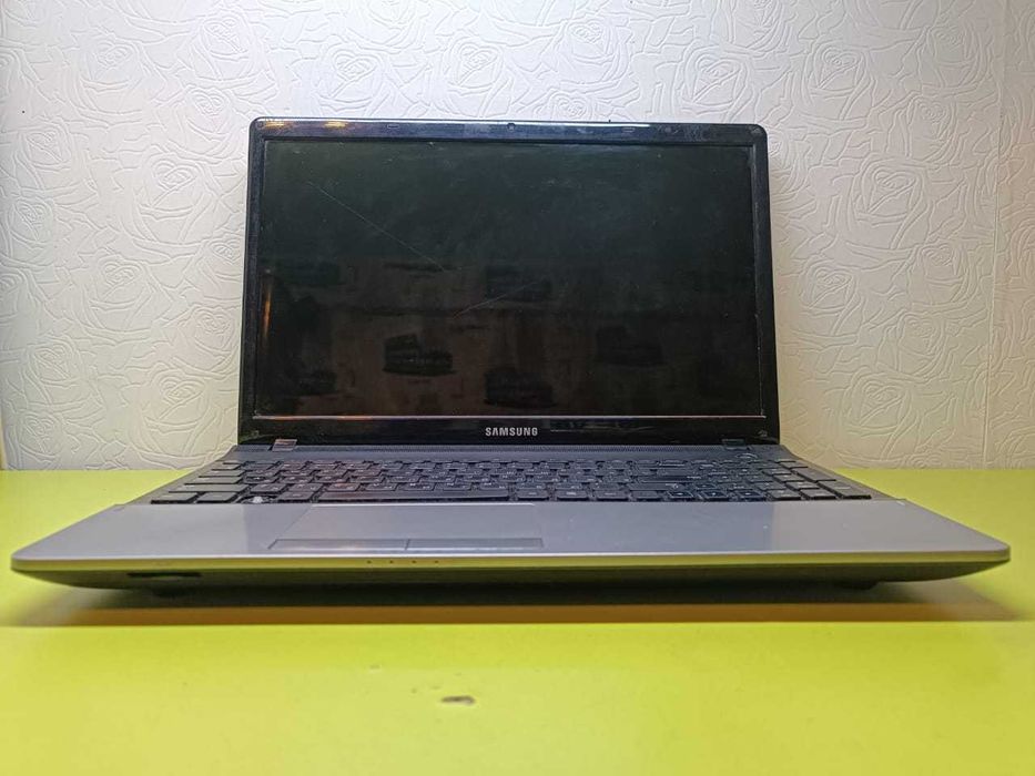 Ноутбук фирмы Samsung, модель np300e5a