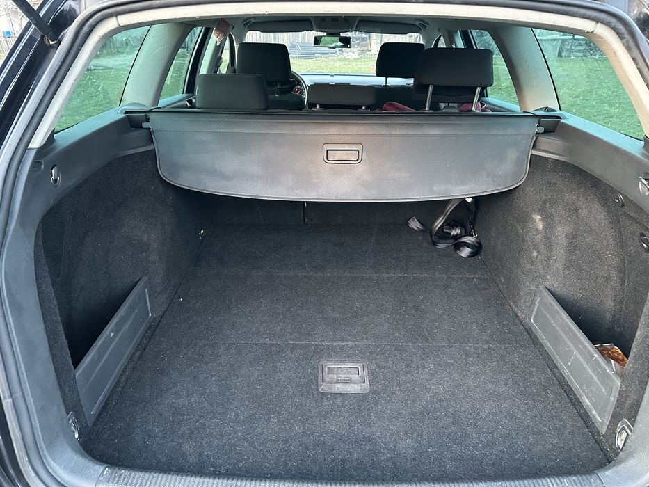 Volkswagen Passat  B6 1.6 benzina simplu!