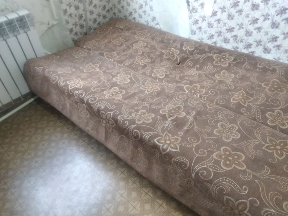 Диван жартылай жиналады