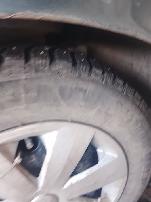 Продам пару зимних шин