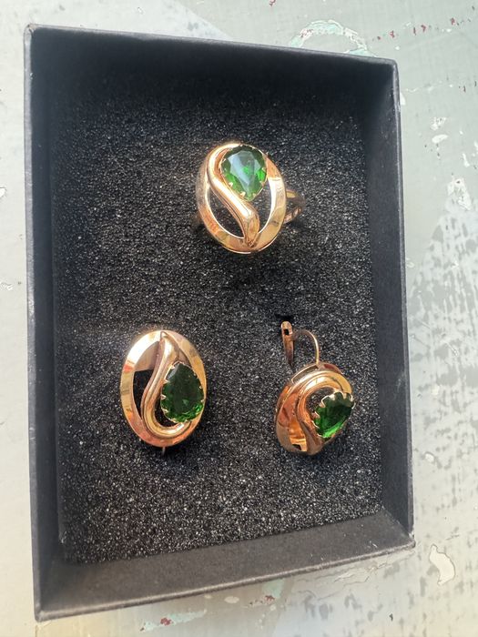 Набор серьги продается 585