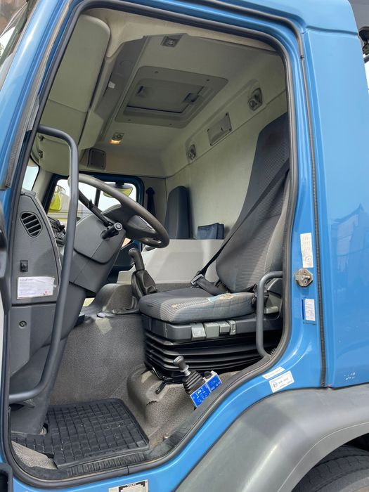 Camion Volvo FE 320 cu macara HIAB 2008, 320 CP