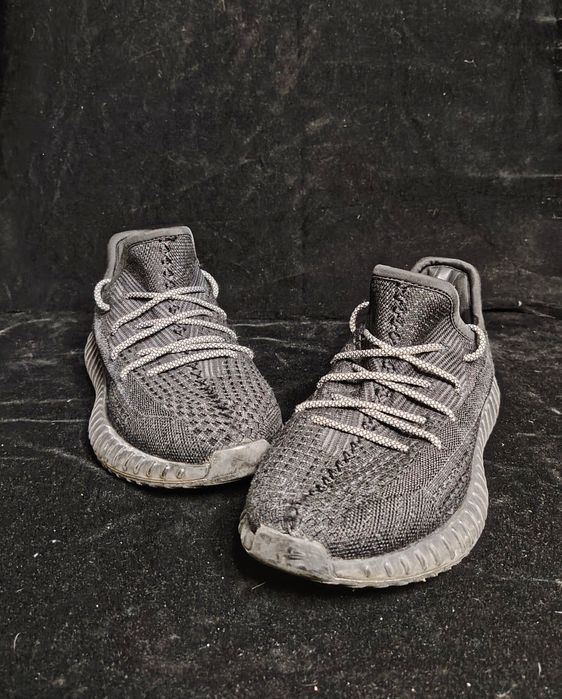 Adidas Yeezy Boost 350 V2
Размер 43
12.000₸