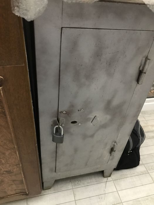 Железный сейф