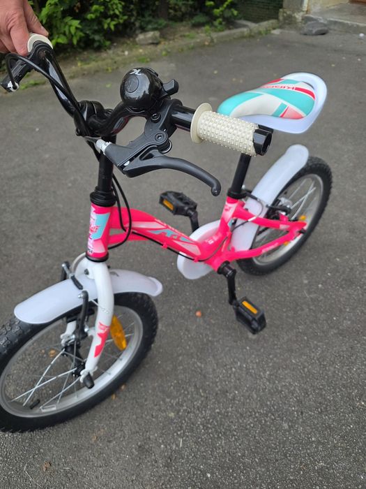 Bicicleta fete pentru 4-7 ani
