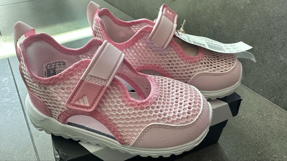 Сандали Adidas номер 26