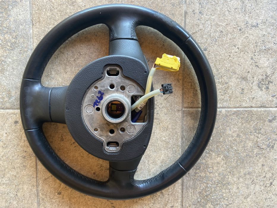 Vand volan golf 5 cu comenzi si airbag