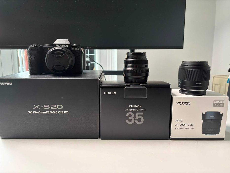 Fujifilm X-S20 + obiectiv kit 15-45mm (ca nou) (garantie 04.09.2027)