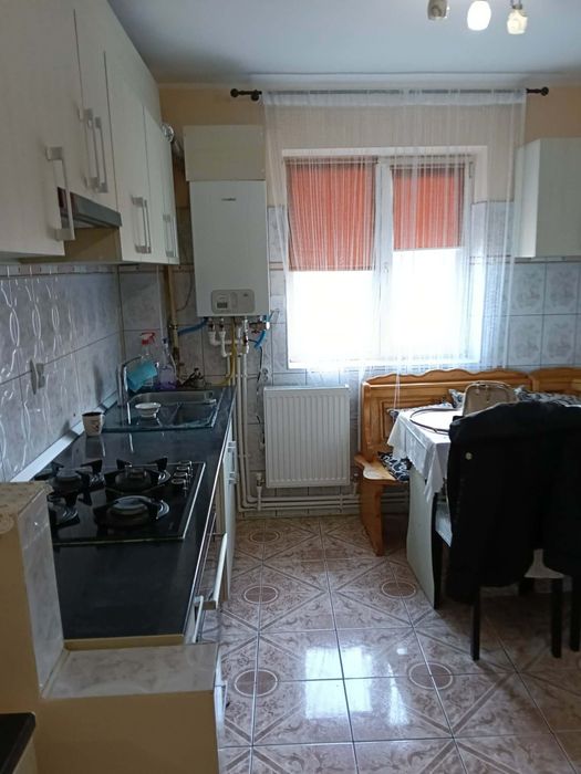 Închiriez apartament