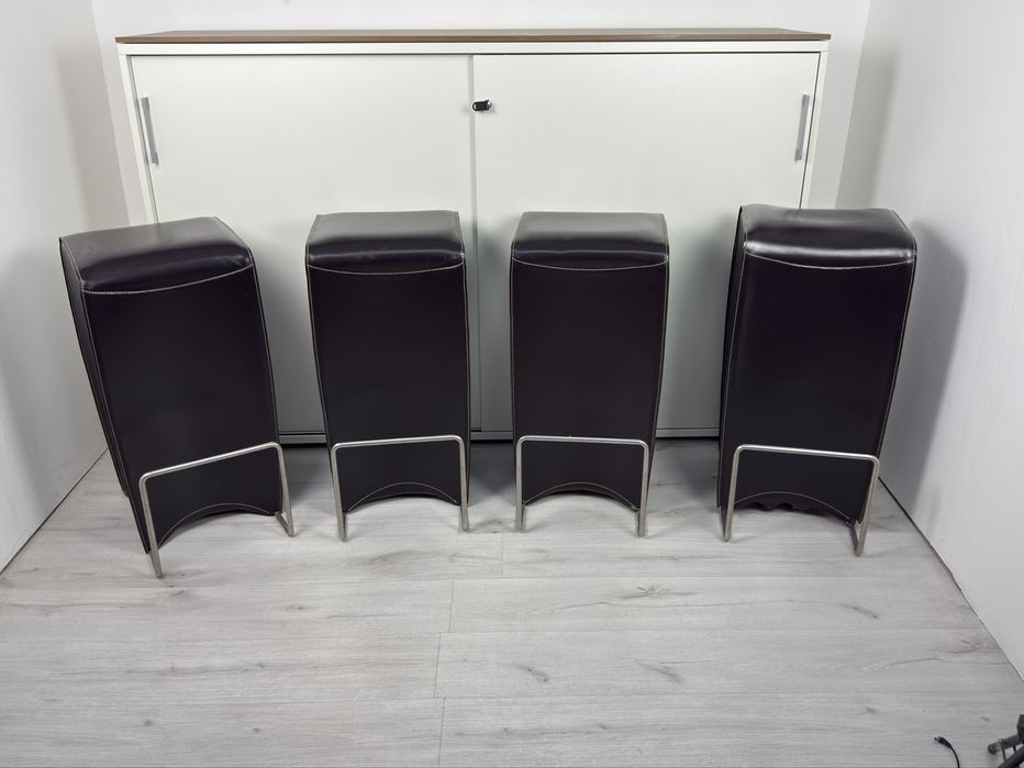 Немски бар стол, тапициран с естествена кожа Texon 705.