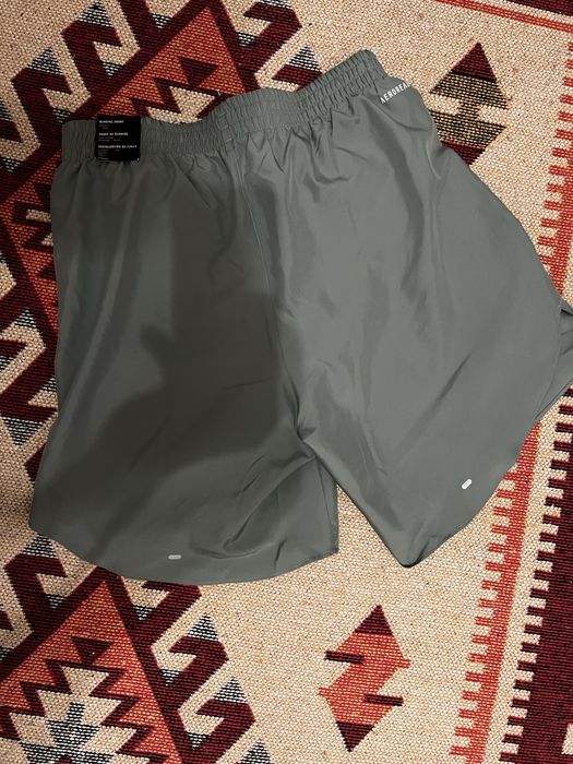 Спортивные шорты Adidas