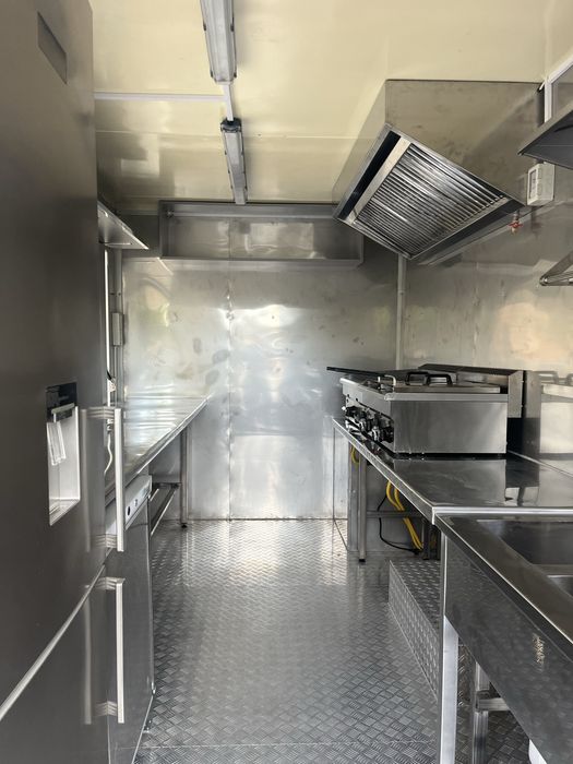 Rulota comerciala Fast Food / Food Truck de inchiriat