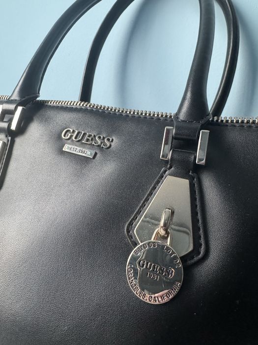 Guess стилна дамска чанта