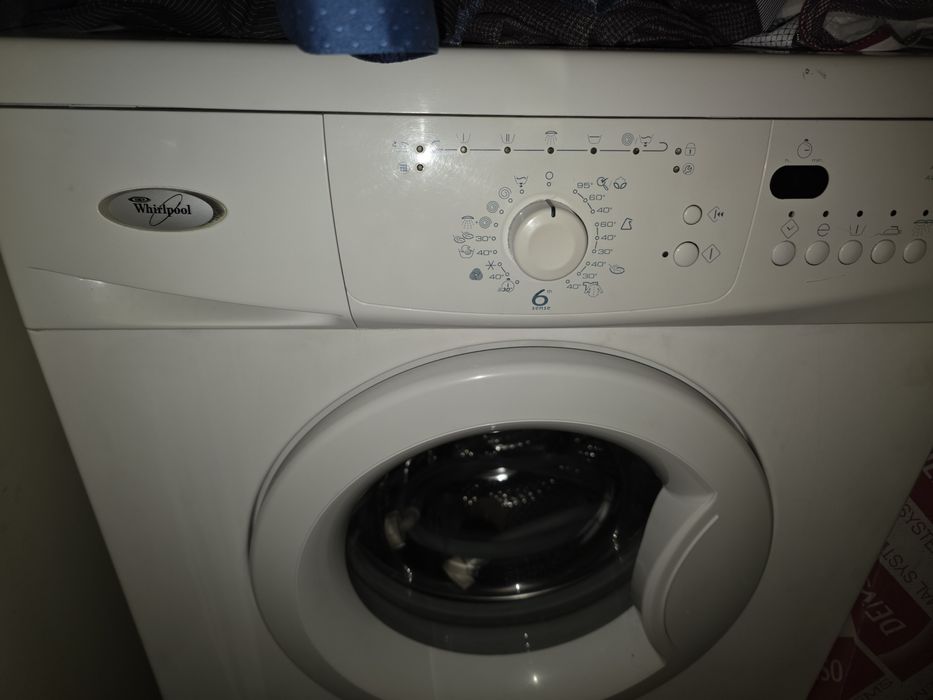 Продам стиральную машину Whirlpool