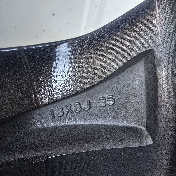 Шины с дисками в отличном состояние