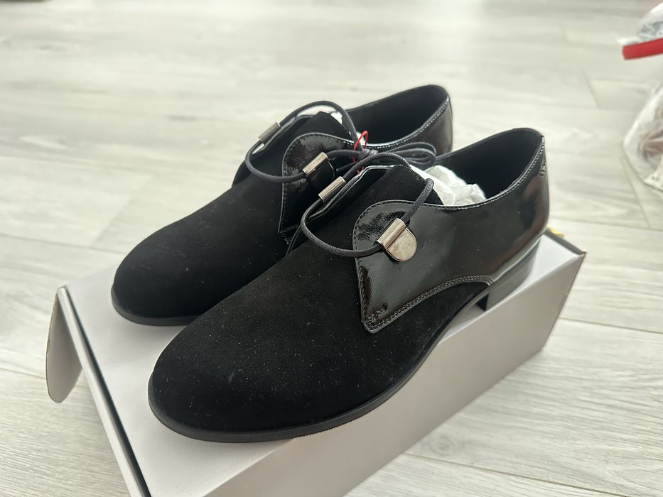 Pantofi.  Vojass
