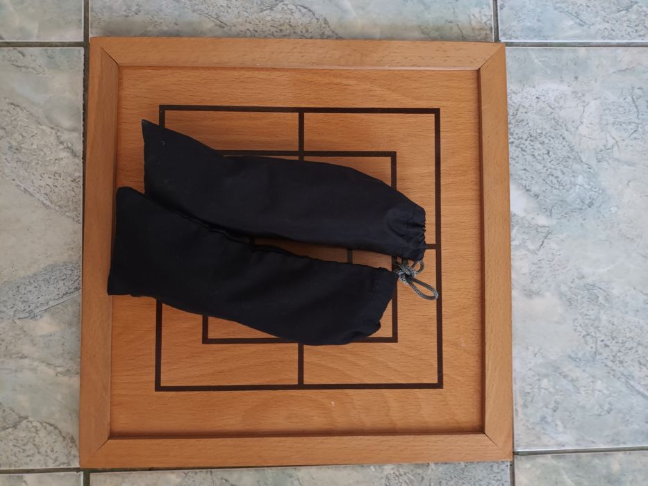 Шах дъска със дървени струговани фигури