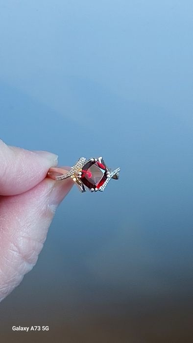 Продаю золотое кольцо, размер 17,5