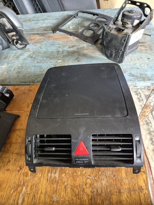 Оригинална Средна Жабка за VW Тоаран 2004- 2008г