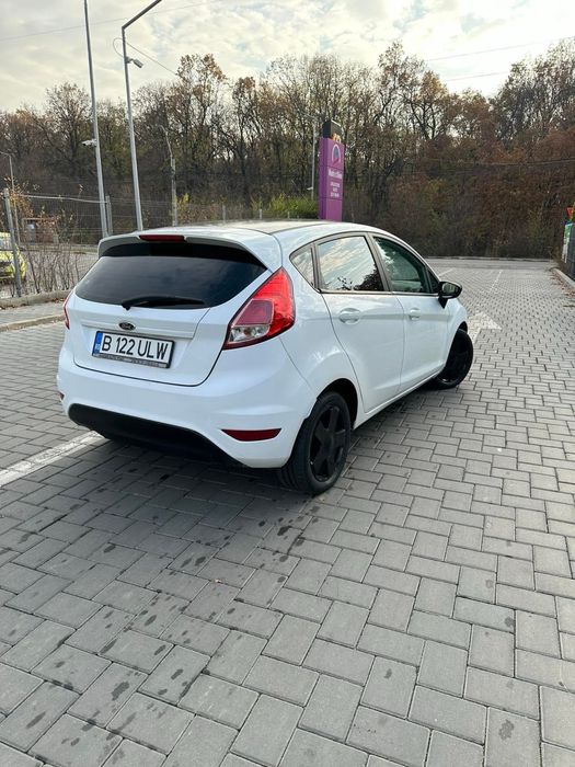 De inchiriat Ford Fiesta