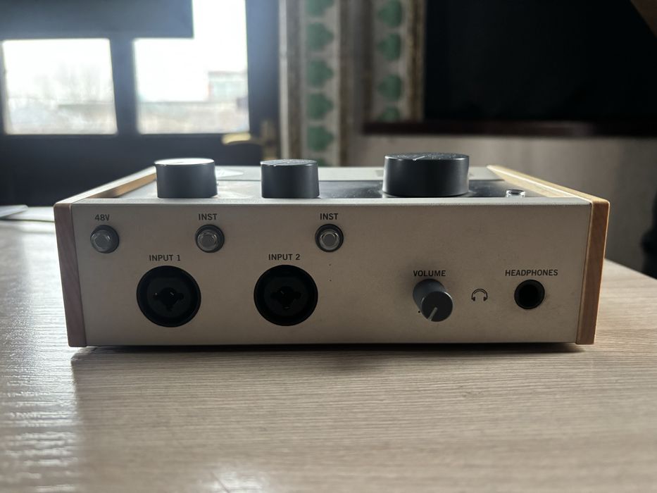 Звуковая карта Universal Audio Volt 276